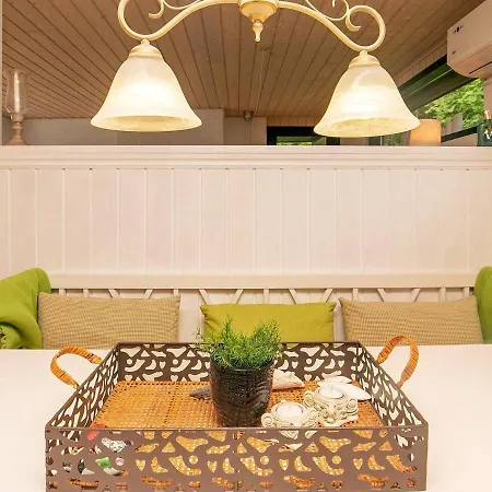 בית נופש Alluring Holiday In With Terrace *