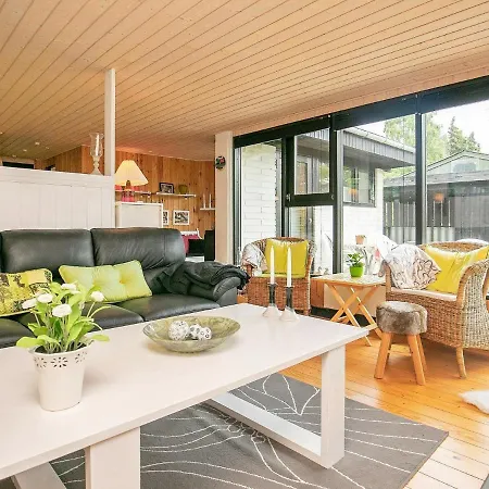 בית נופש Alluring Holiday In With Terrace *